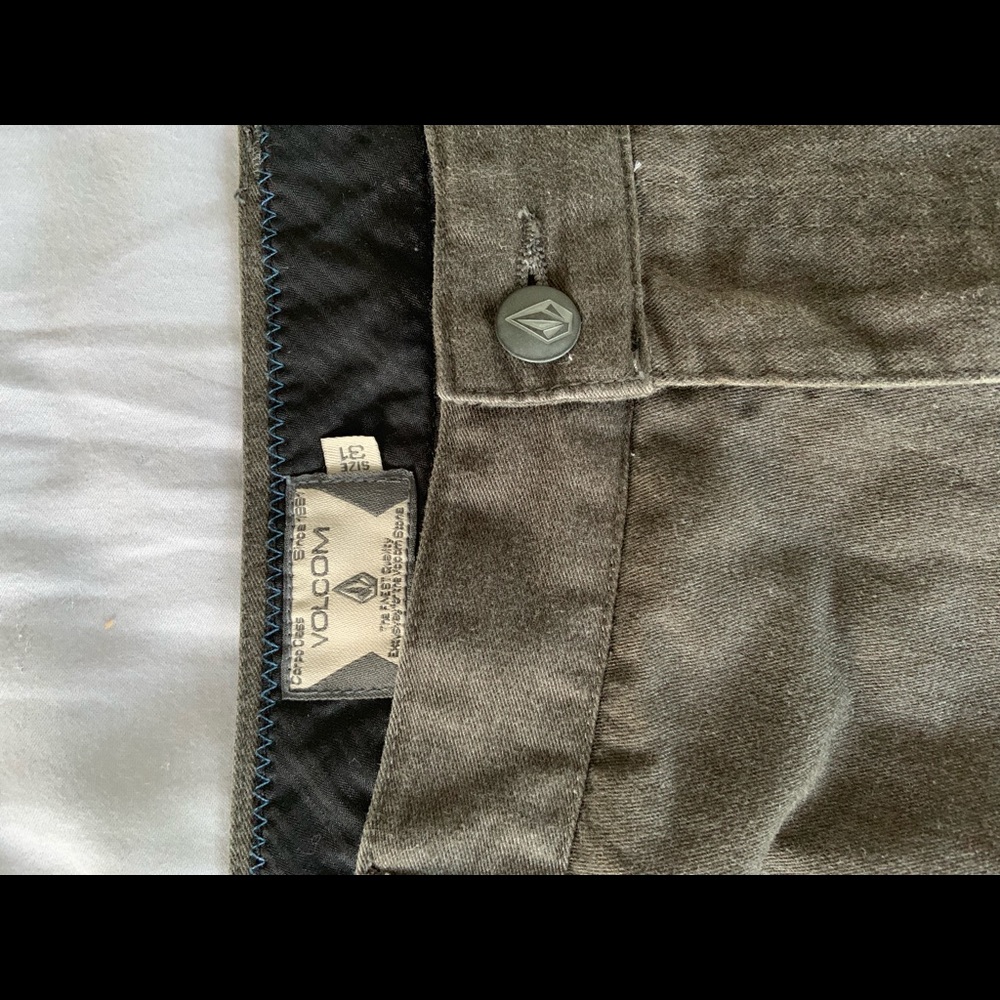 Volcom Shorts - Picture 2 of 5